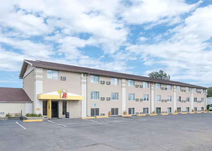 Super 8 By Wyndham Watertown